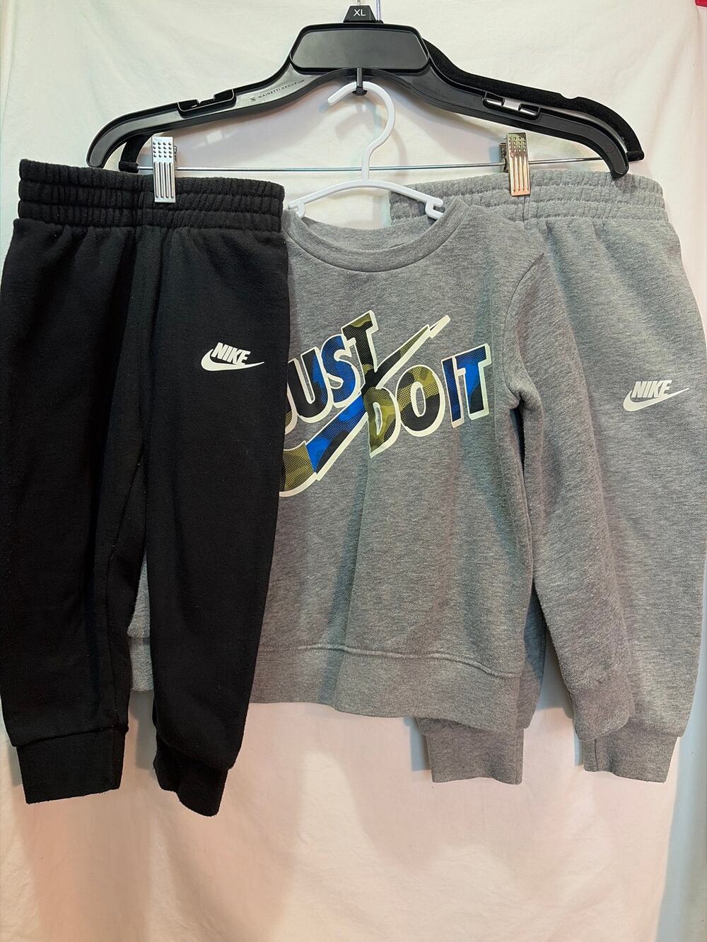 Nike Bundle with Sweatshirt and Sweatpants